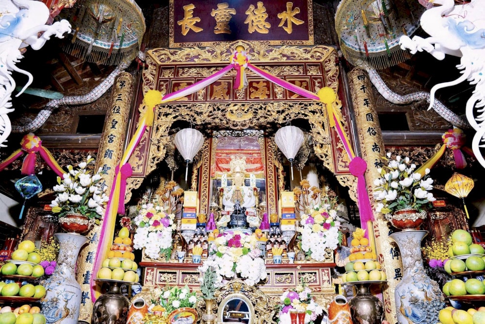 Đền Lảnh Giang là nơi thờ ba vị tướng đời Hùng Vương thứ 18